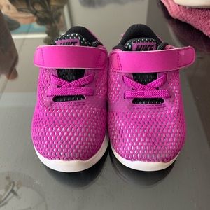 Toddler Nike sneakers